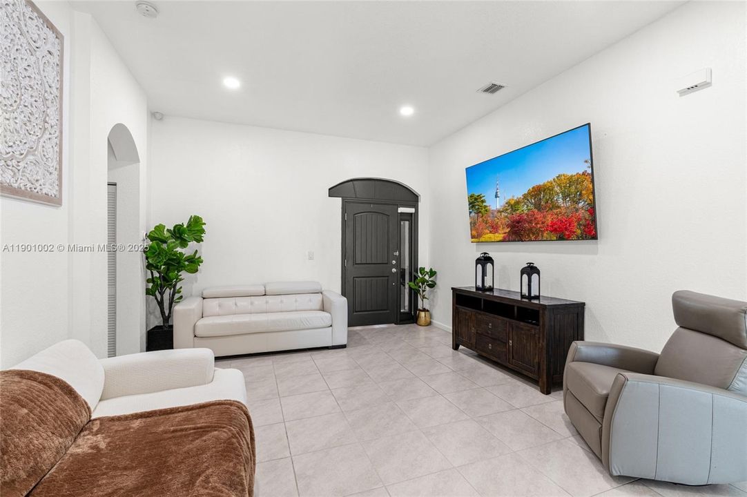 Recently Sold: $625,000 (3 beds, 2 baths, 1640 Square Feet)