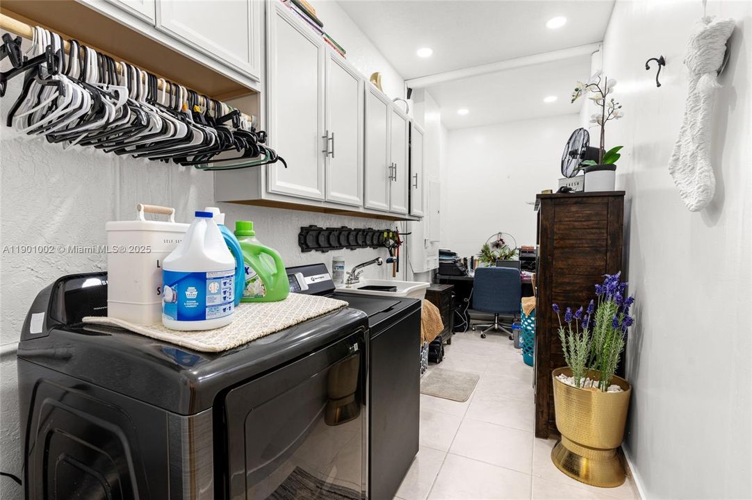 Recently Sold: $625,000 (3 beds, 2 baths, 1640 Square Feet)