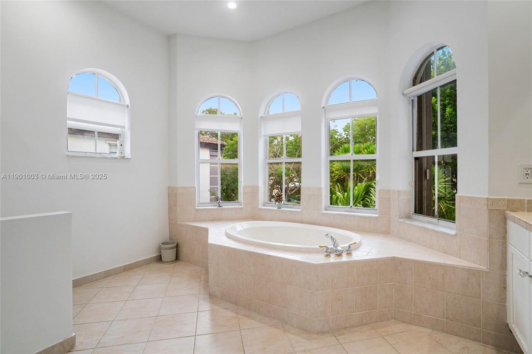 待售: $1,125,000 (5 贝兹, 3 浴室, 3501 平方英尺)