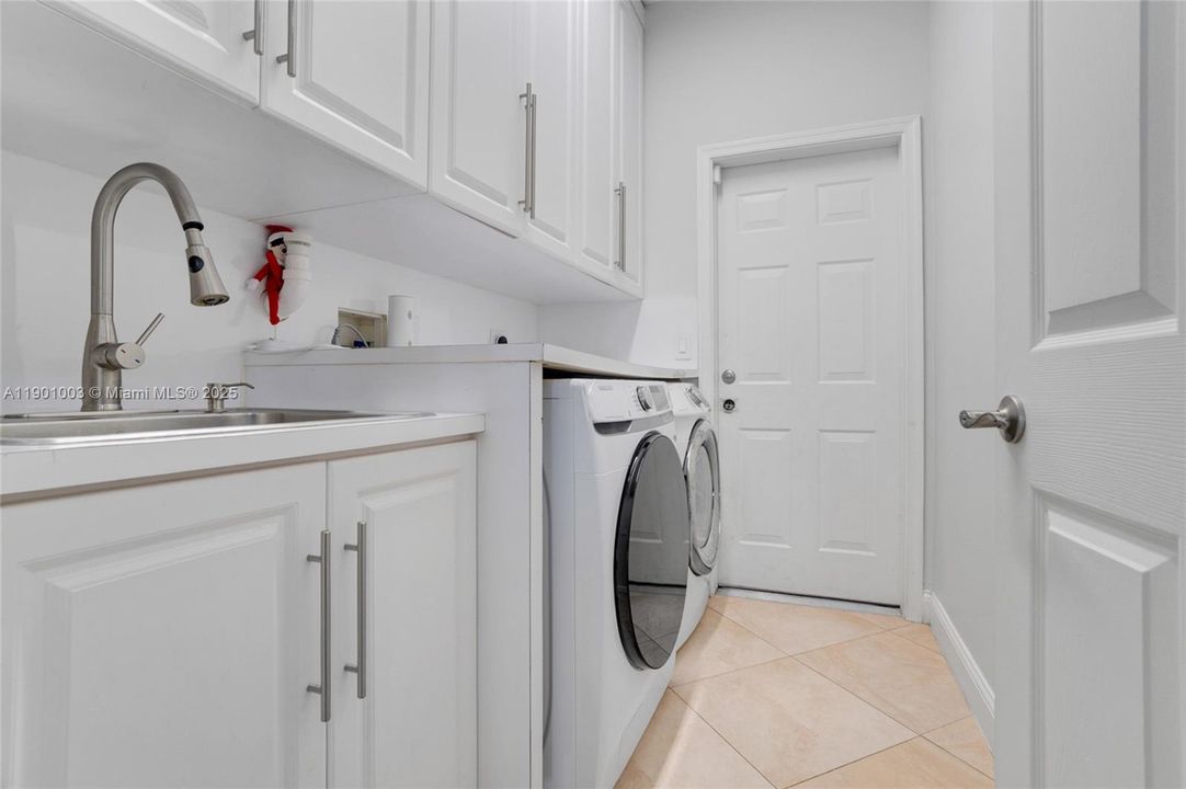 待售: $1,125,000 (5 贝兹, 3 浴室, 3501 平方英尺)