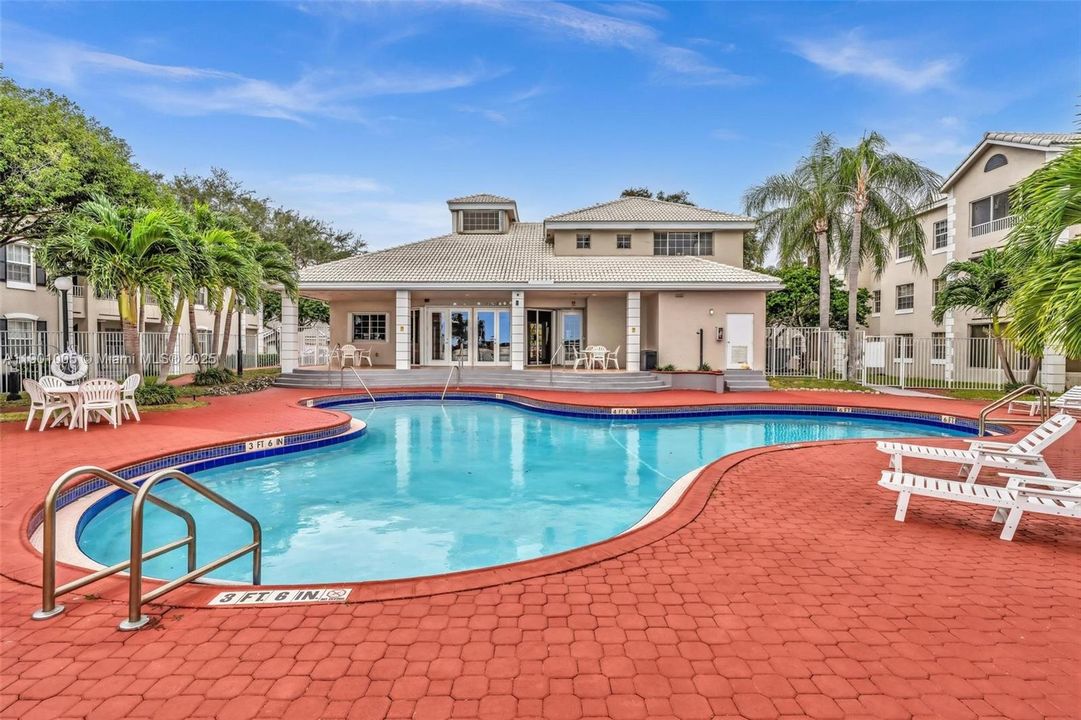 Active With Contract: $1,895 (1 beds, 1 baths, 862 Square Feet)