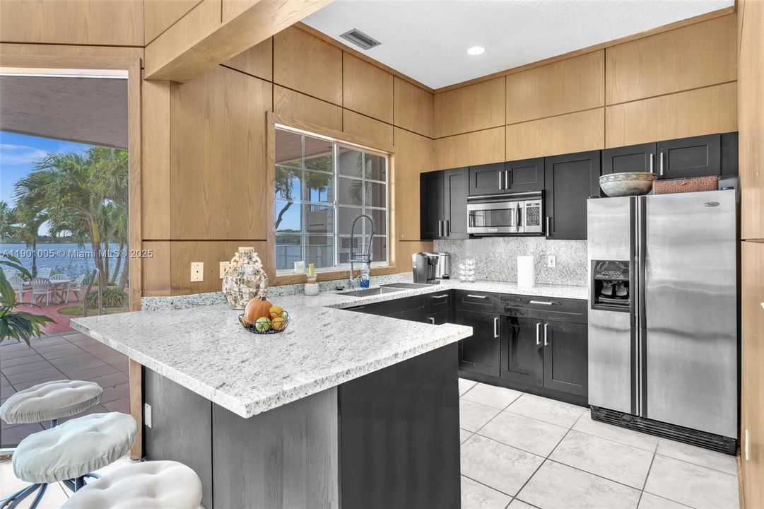 Active With Contract: $1,895 (1 beds, 1 baths, 862 Square Feet)