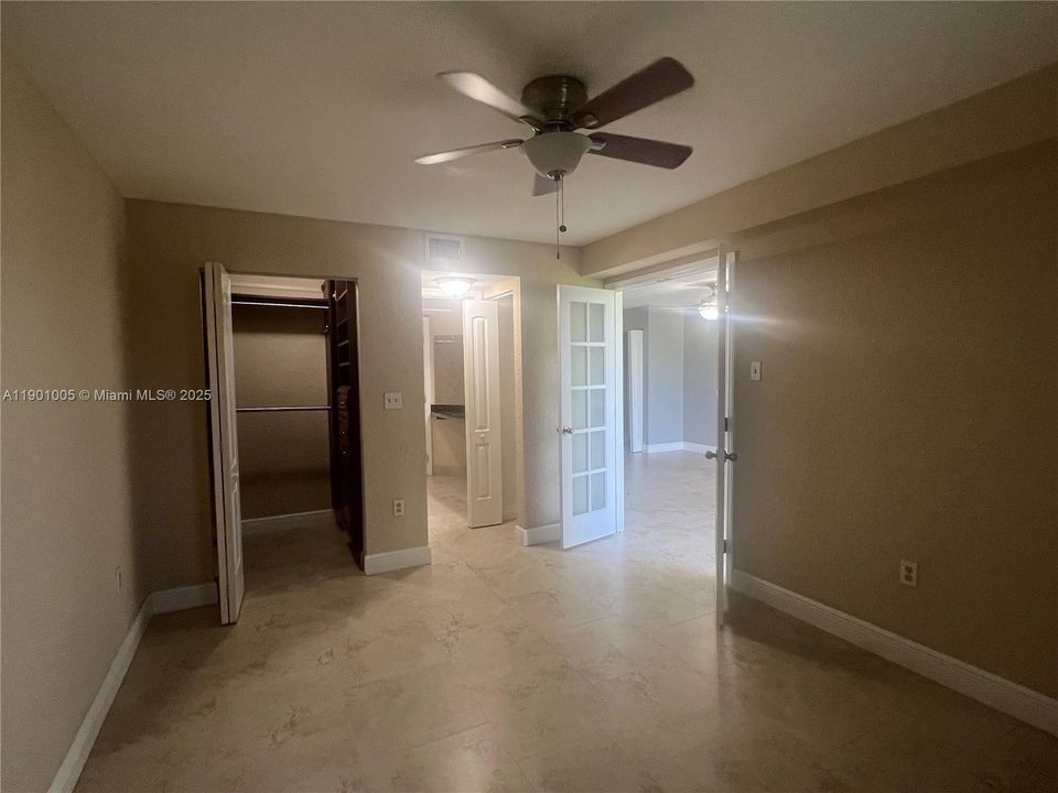 Active With Contract: $1,895 (1 beds, 1 baths, 862 Square Feet)
