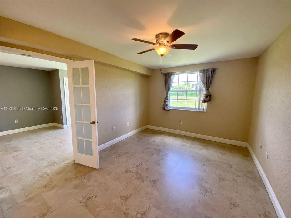 Active With Contract: $1,895 (1 beds, 1 baths, 862 Square Feet)