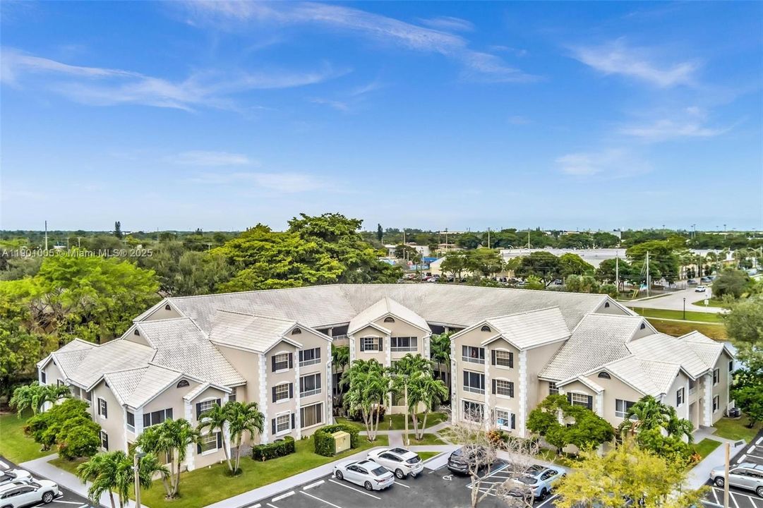 Active With Contract: $1,895 (1 beds, 1 baths, 862 Square Feet)