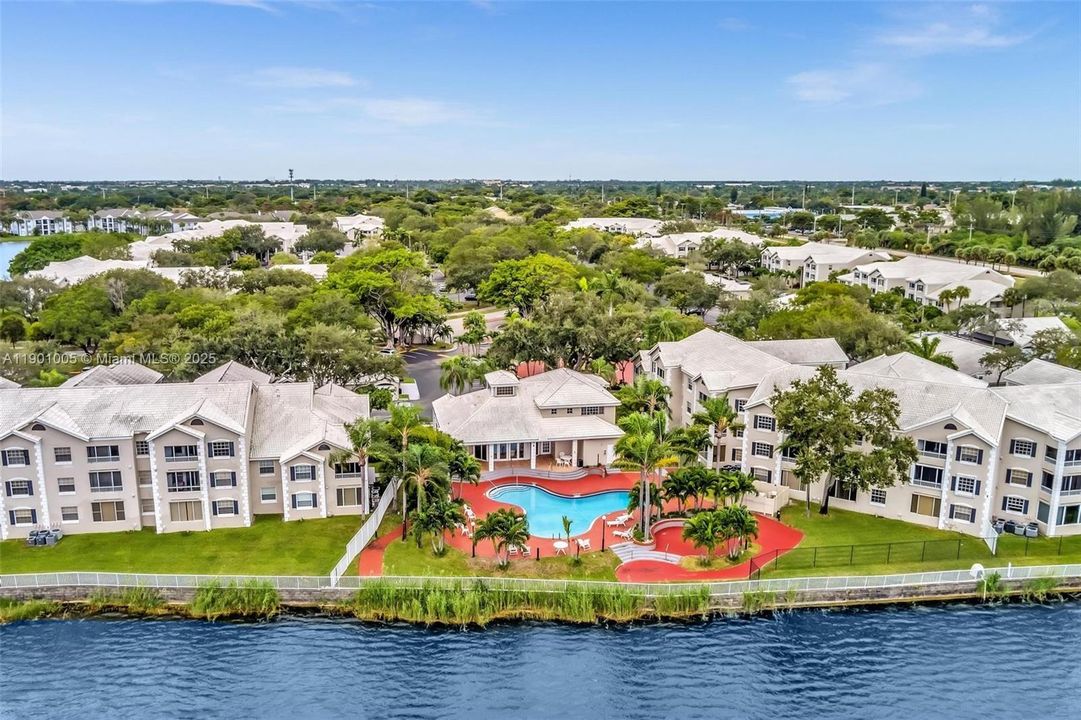 Active With Contract: $1,895 (1 beds, 1 baths, 862 Square Feet)