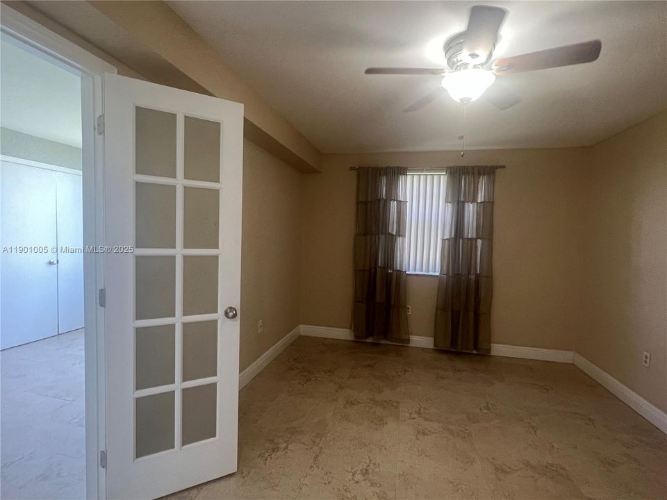 Active With Contract: $1,895 (1 beds, 1 baths, 862 Square Feet)