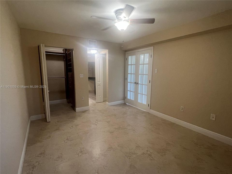 Active With Contract: $1,895 (1 beds, 1 baths, 862 Square Feet)