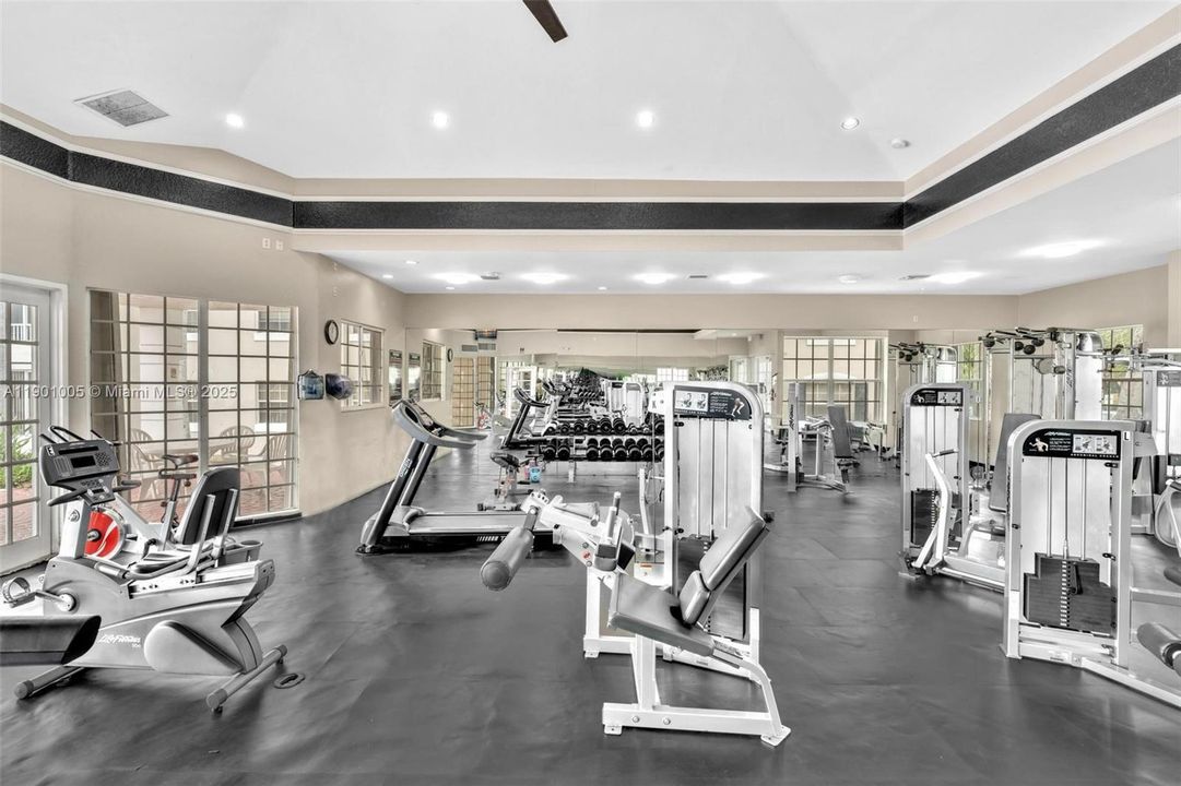 Active With Contract: $1,895 (1 beds, 1 baths, 862 Square Feet)