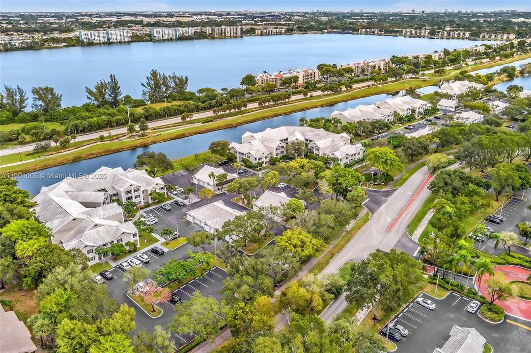 Active With Contract: $1,895 (1 beds, 1 baths, 862 Square Feet)