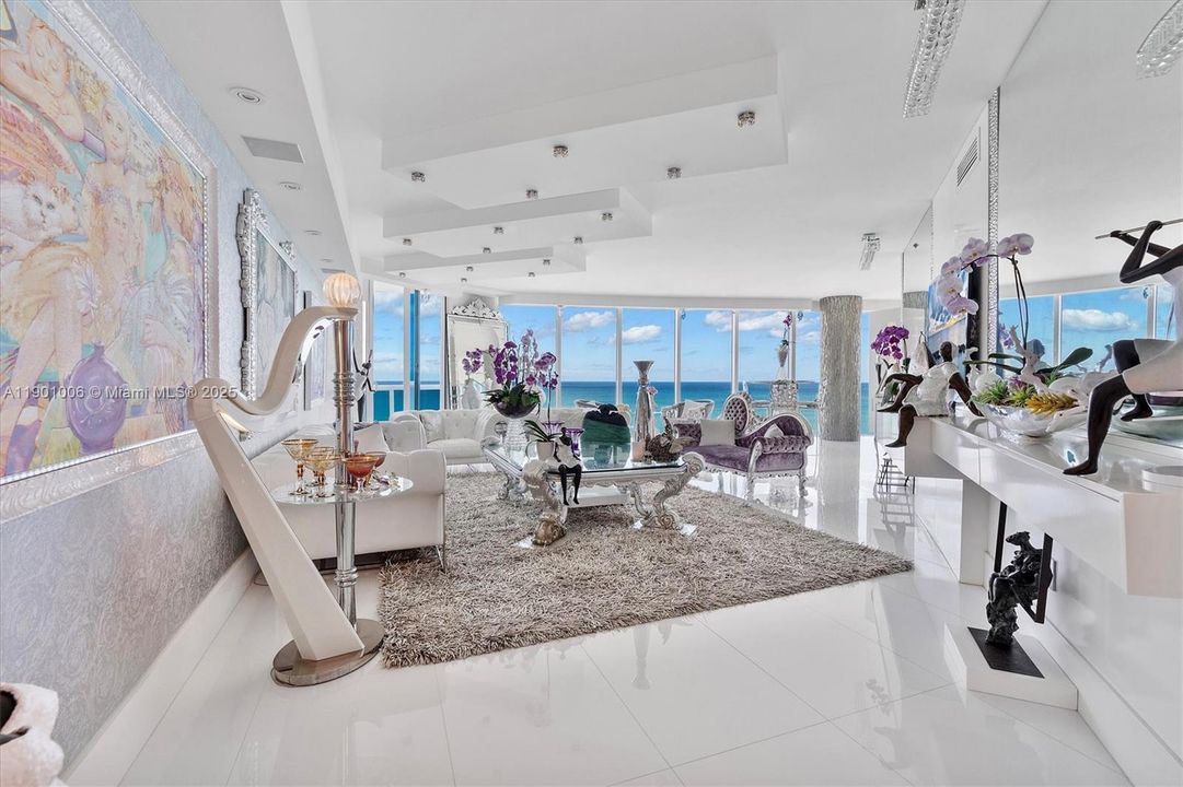 Active With Contract: $2,610,000 (3 beds, 3 baths, 3062 Square Feet)