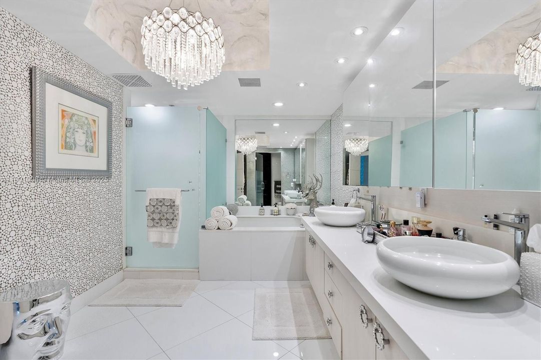 Active With Contract: $2,610,000 (3 beds, 3 baths, 3062 Square Feet)