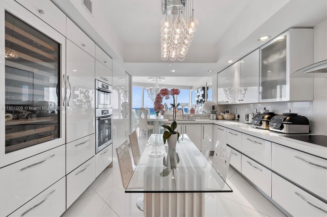 Active With Contract: $2,610,000 (3 beds, 3 baths, 3062 Square Feet)