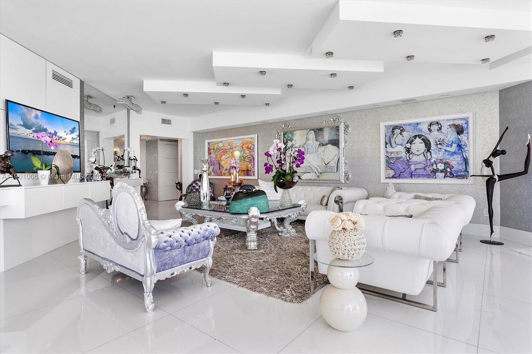 Active With Contract: $2,610,000 (3 beds, 3 baths, 3062 Square Feet)