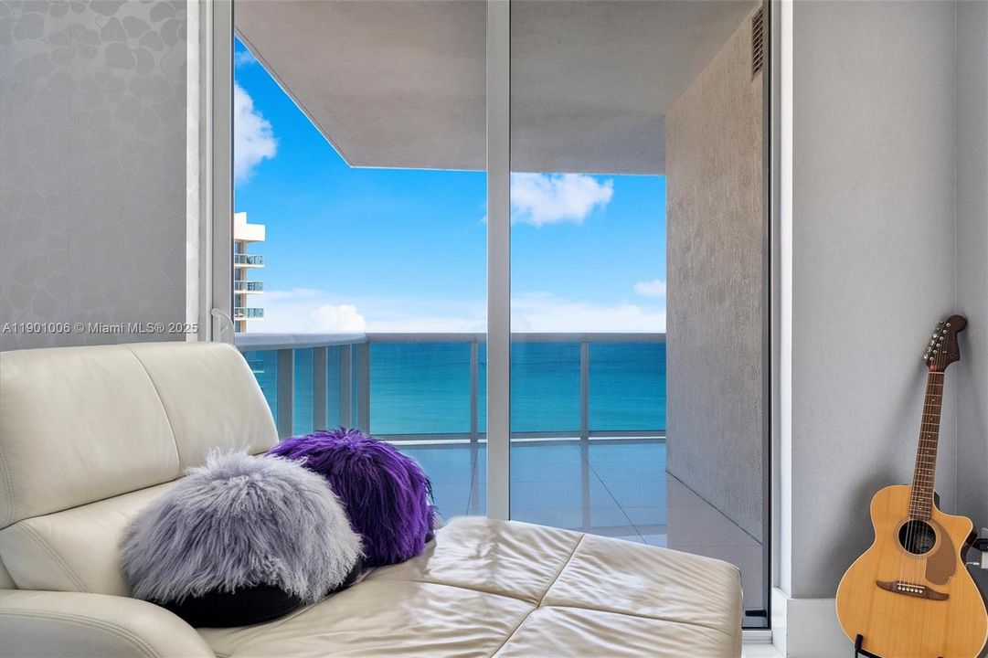 Active With Contract: $2,610,000 (3 beds, 3 baths, 3062 Square Feet)