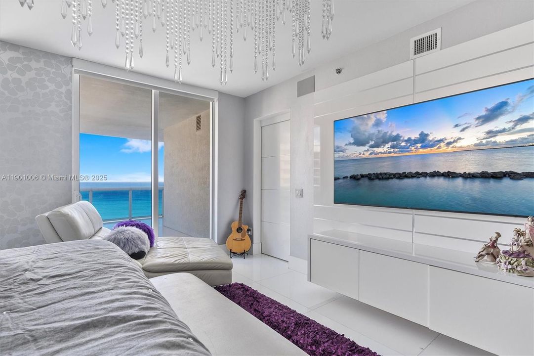 Active With Contract: $2,610,000 (3 beds, 3 baths, 3062 Square Feet)