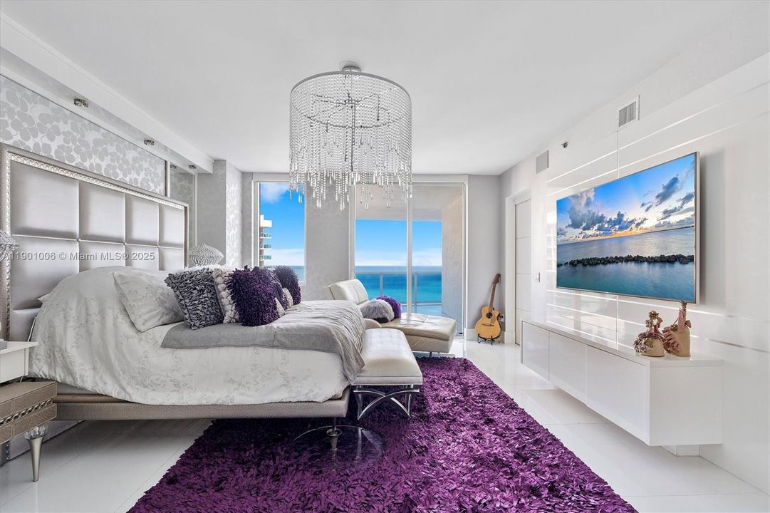 Active With Contract: $2,610,000 (3 beds, 3 baths, 3062 Square Feet)