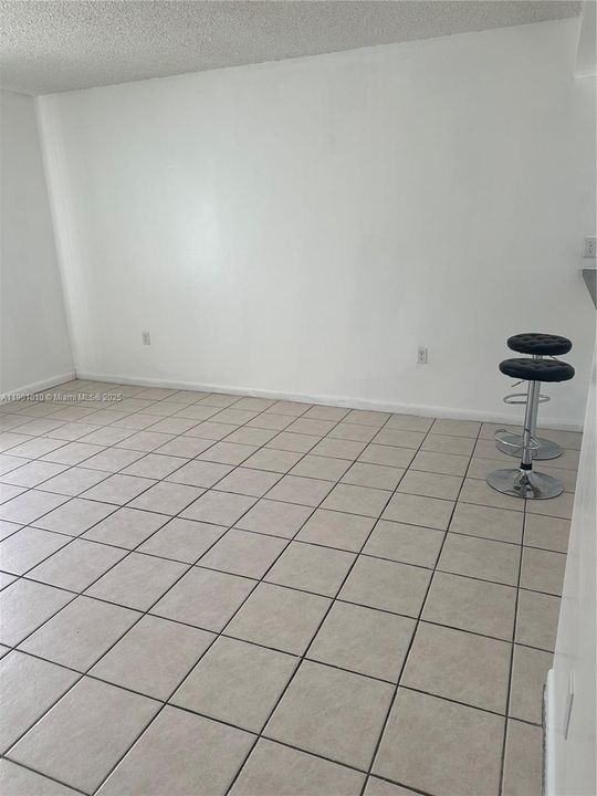 Recently Rented: $1,600 (1 beds, 1 baths, 490 Square Feet)