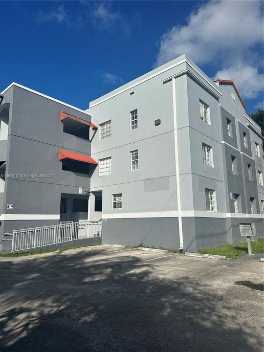 Recently Rented: $1,600 (1 beds, 1 baths, 490 Square Feet)