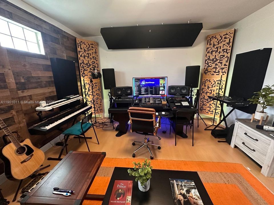 В аренду: $950 (0 спален, 0 ванн, 0 Квадратных фут)