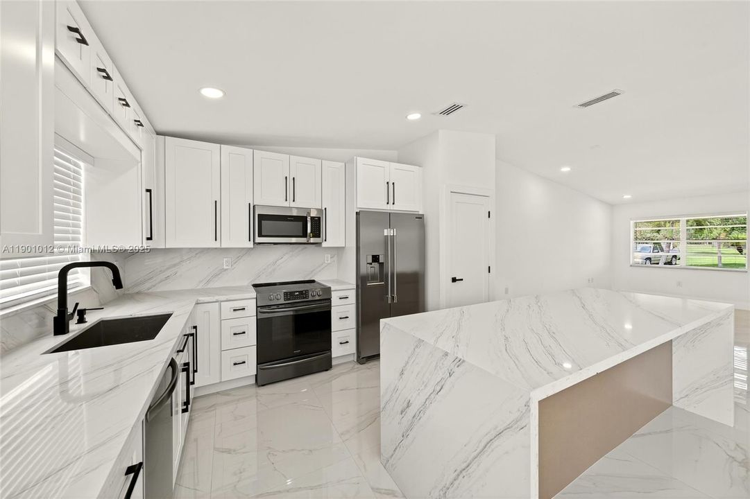 Active With Contract: $475,000 (3 beds, 2 baths, 1260 Square Feet)