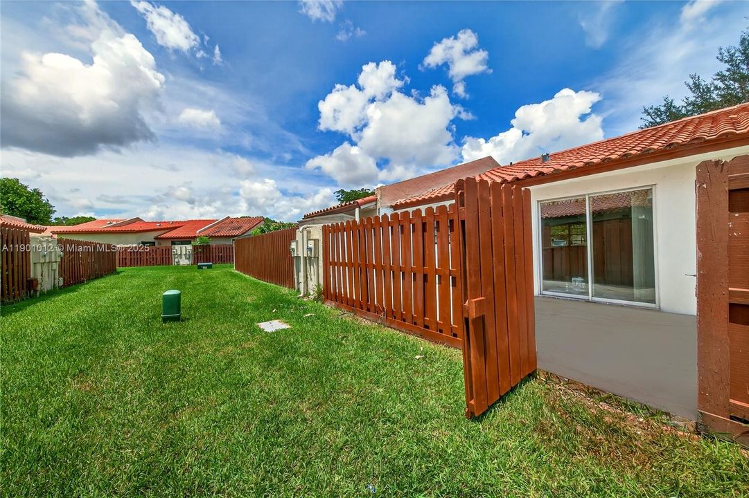 Active With Contract: $475,000 (3 beds, 2 baths, 1260 Square Feet)