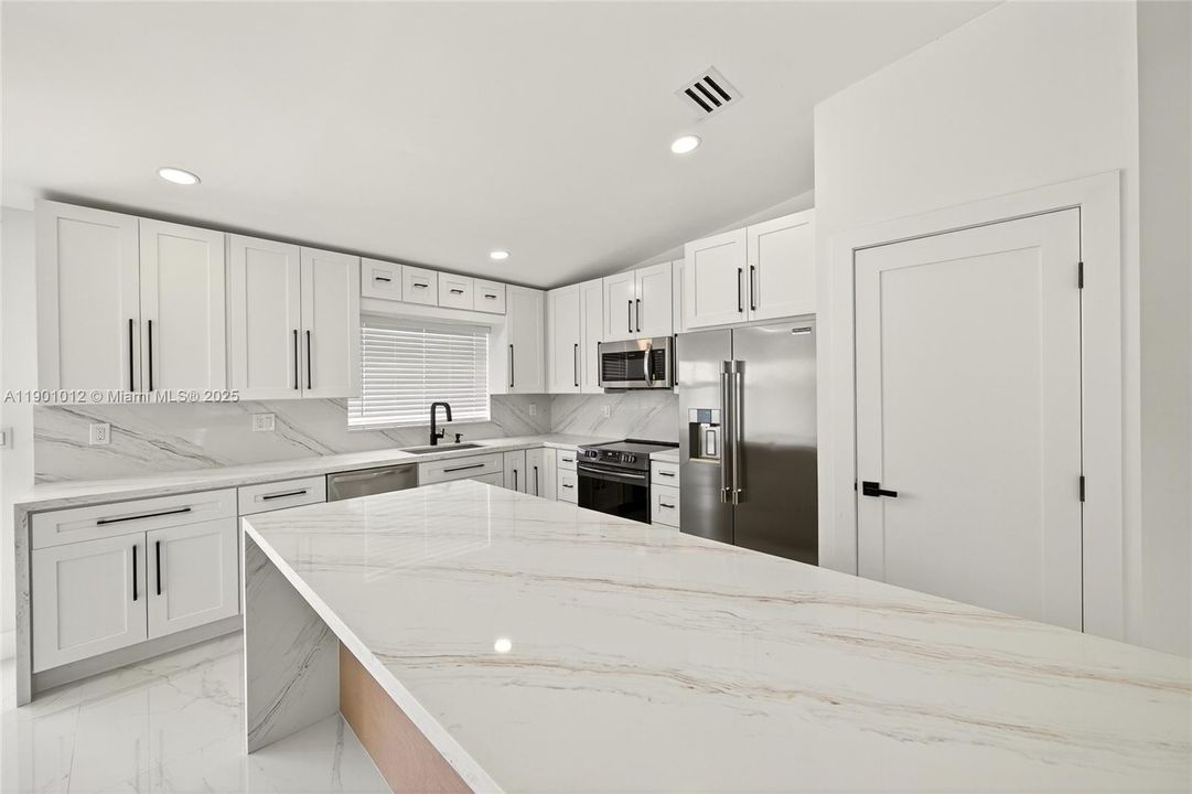 Active With Contract: $475,000 (3 beds, 2 baths, 1260 Square Feet)