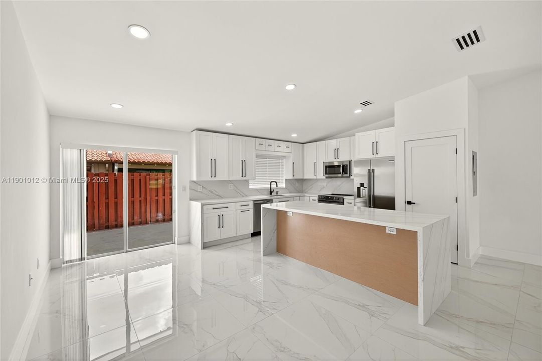 Active With Contract: $475,000 (3 beds, 2 baths, 1260 Square Feet)