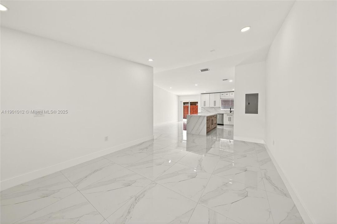 Active With Contract: $475,000 (3 beds, 2 baths, 1260 Square Feet)