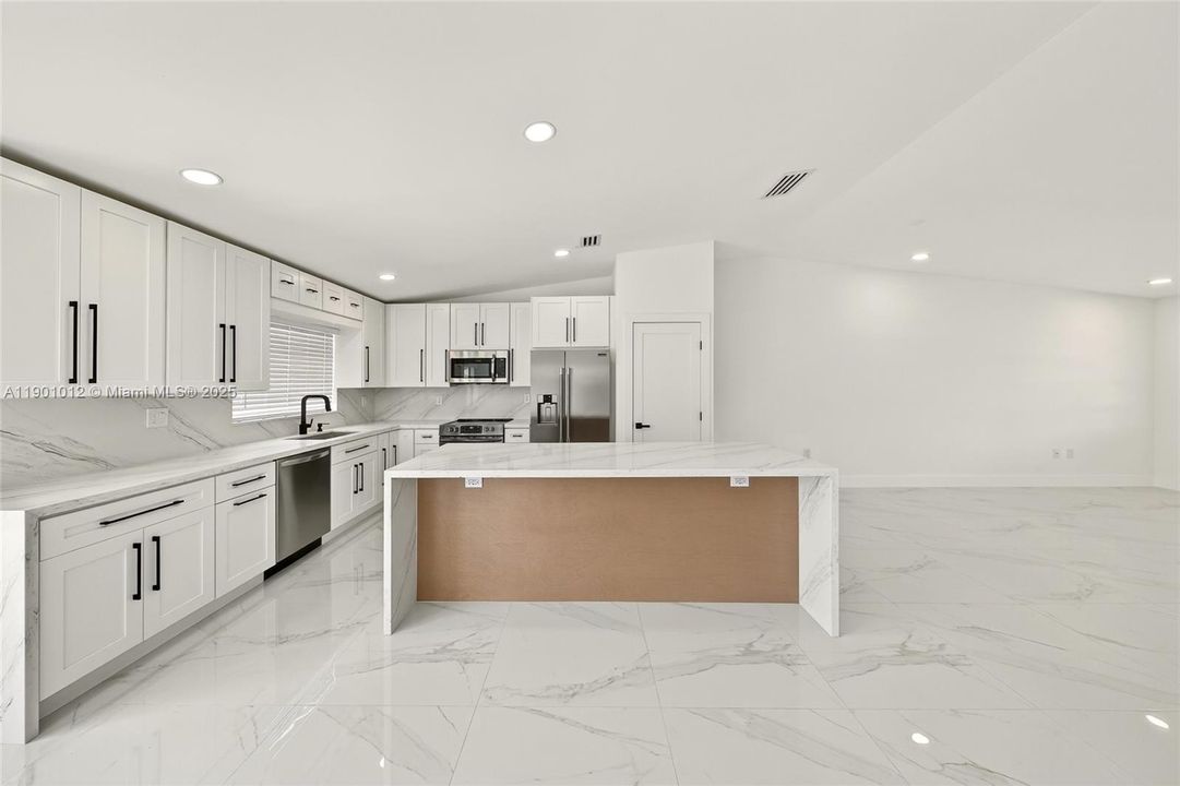 Active With Contract: $475,000 (3 beds, 2 baths, 1260 Square Feet)