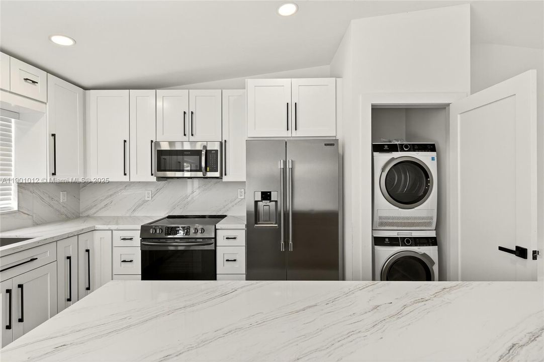 Active With Contract: $475,000 (3 beds, 2 baths, 1260 Square Feet)