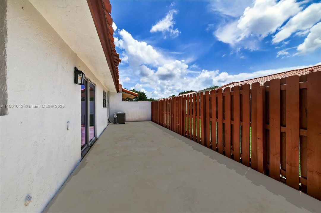 Active With Contract: $475,000 (3 beds, 2 baths, 1260 Square Feet)