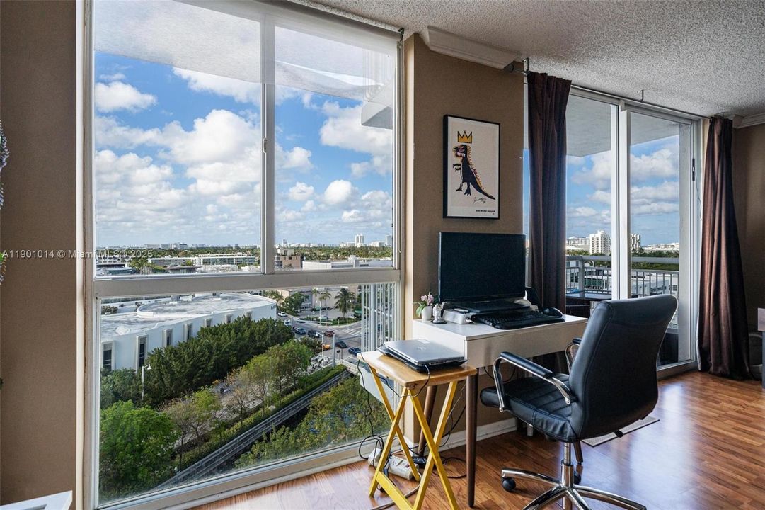 For Rent: $2,900 (1 beds, 2 baths, 810 Square Feet)