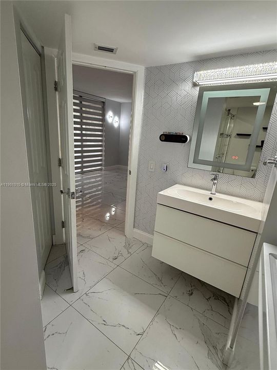 Recently Rented: $2,300 (2 beds, 1 baths, 828 Square Feet)