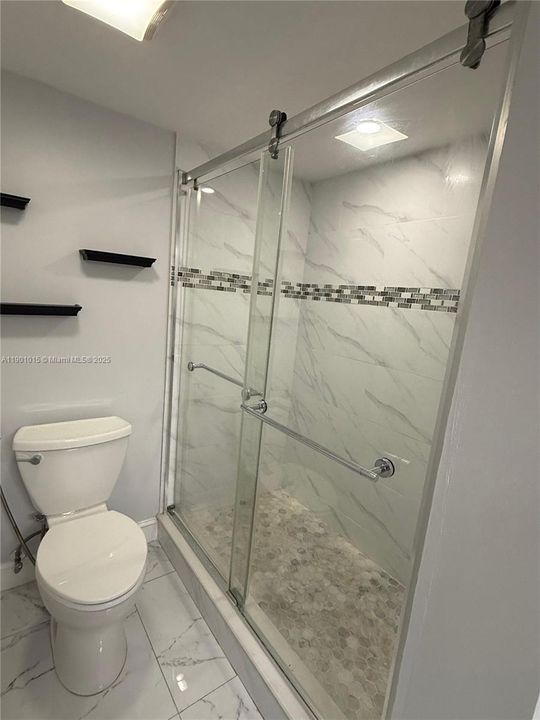 Recently Rented: $2,300 (2 beds, 1 baths, 828 Square Feet)