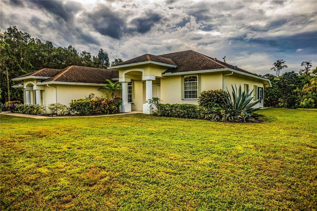 For Sale: $715,000 (4 beds, 3 baths, 2138 Square Feet)