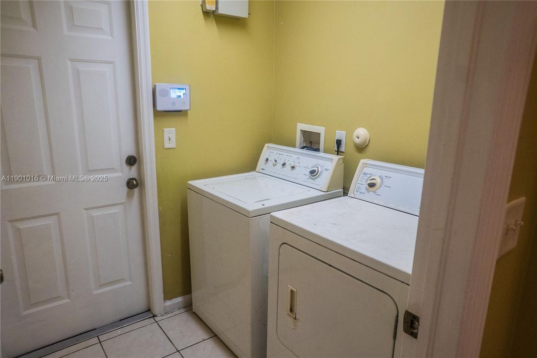 For Sale: $715,000 (4 beds, 3 baths, 2138 Square Feet)