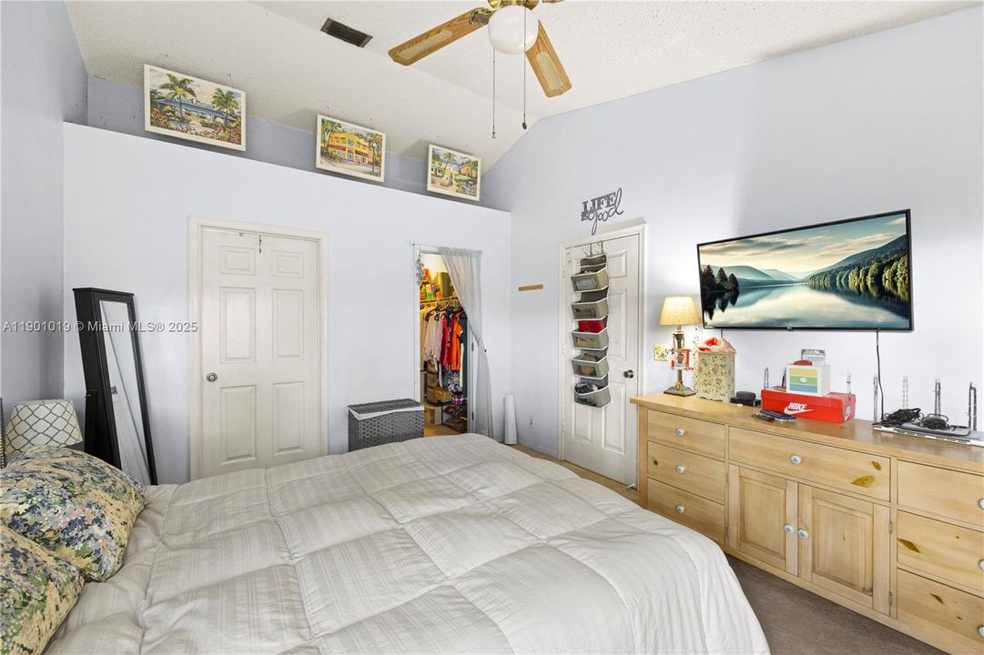 Recently Sold: $399,999 (3 beds, 2 baths, 1614 Square Feet)