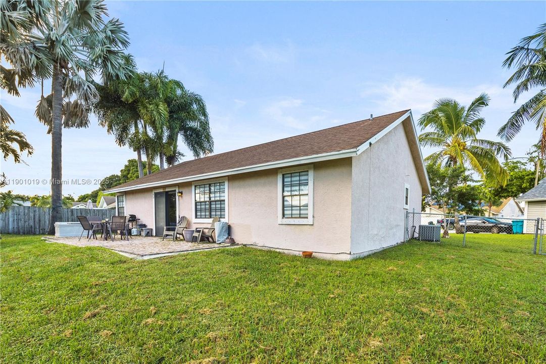 Recently Sold: $399,999 (3 beds, 2 baths, 1614 Square Feet)