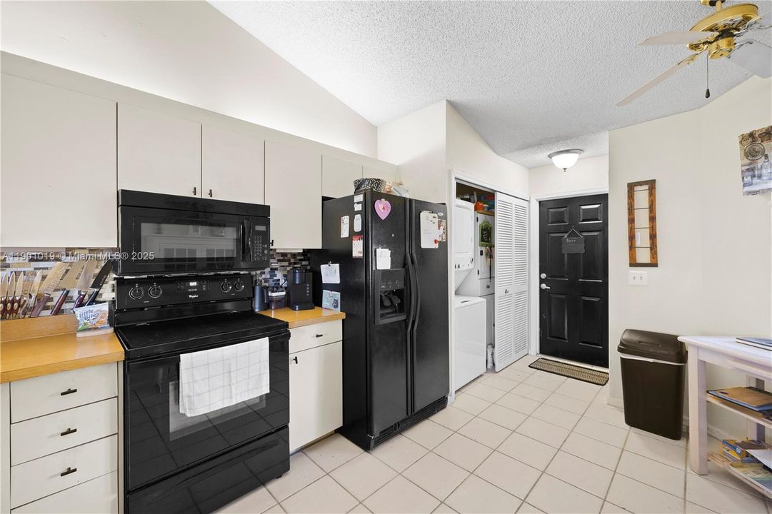 Recently Sold: $399,999 (3 beds, 2 baths, 1614 Square Feet)