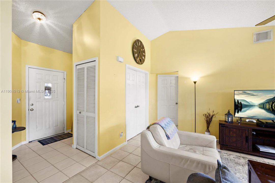 Recently Sold: $399,999 (3 beds, 2 baths, 1614 Square Feet)