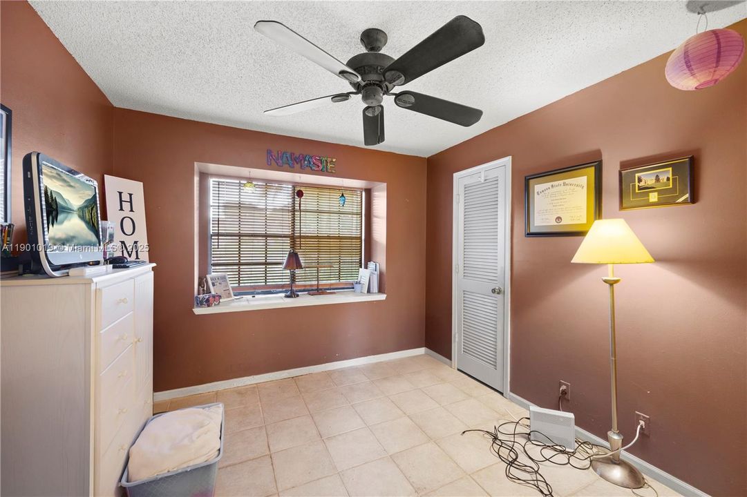 Recently Sold: $399,999 (3 beds, 2 baths, 1614 Square Feet)