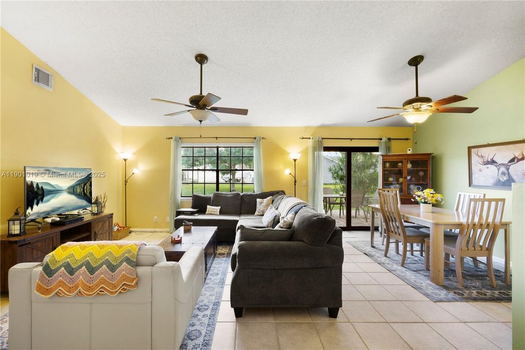 Recently Sold: $399,999 (3 beds, 2 baths, 1614 Square Feet)