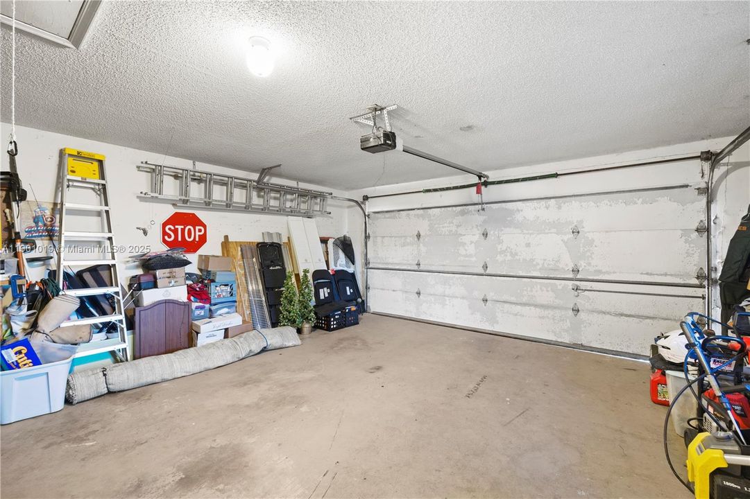 Recently Sold: $399,999 (3 beds, 2 baths, 1614 Square Feet)