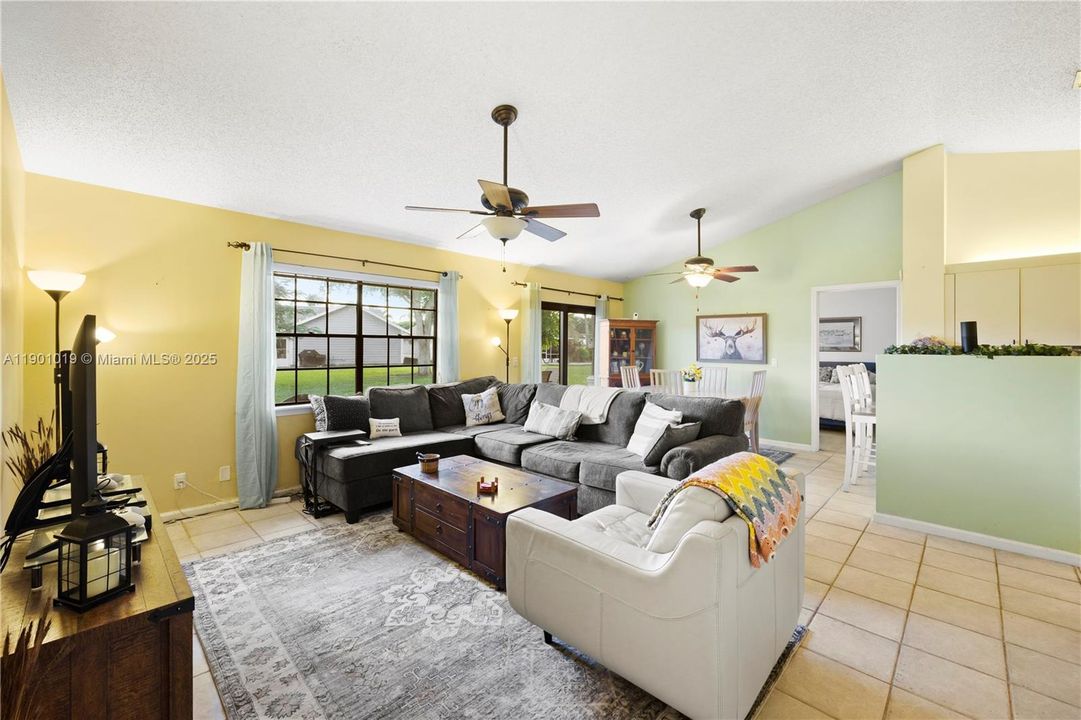 Recently Sold: $399,999 (3 beds, 2 baths, 1614 Square Feet)