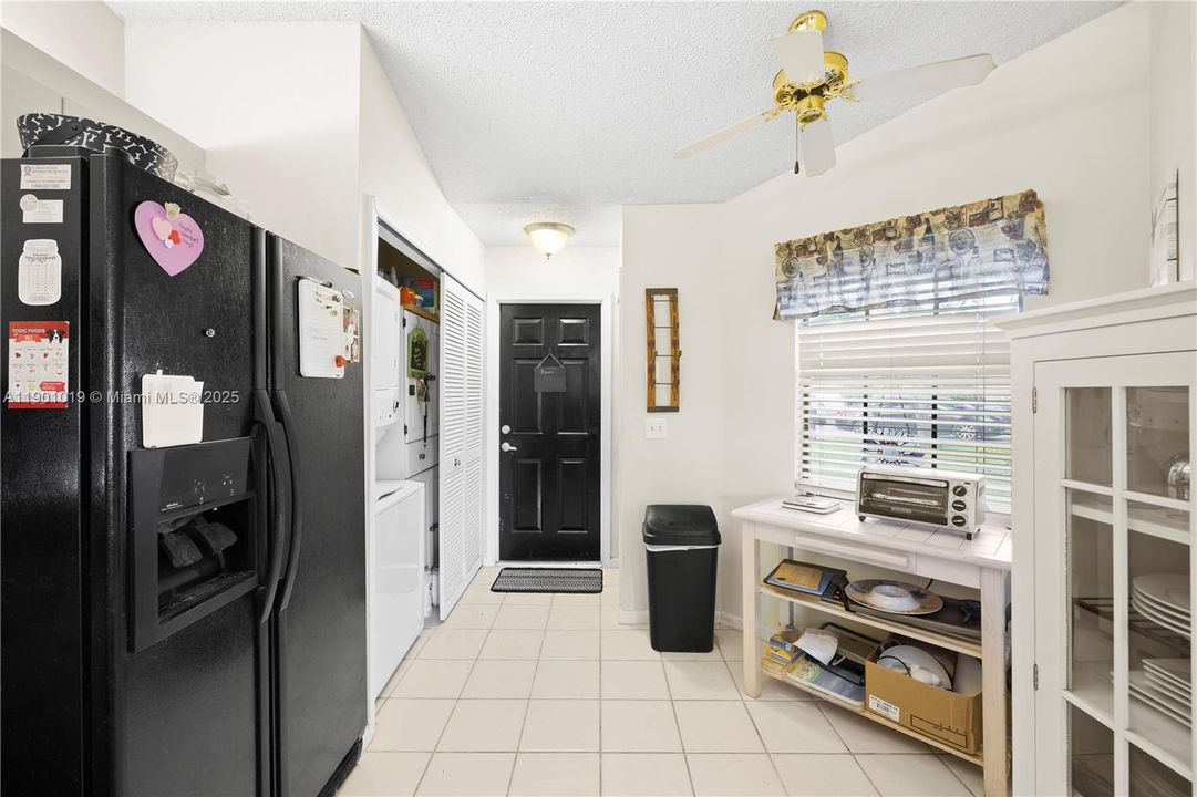 Recently Sold: $399,999 (3 beds, 2 baths, 1614 Square Feet)