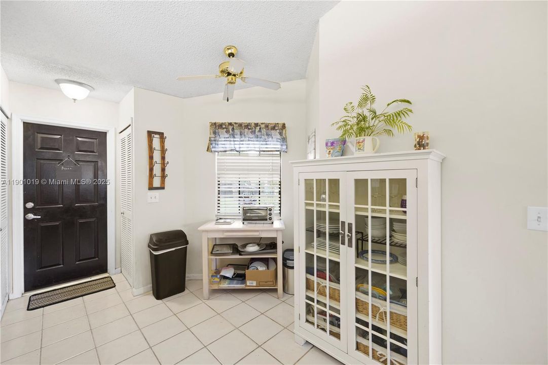 Recently Sold: $399,999 (3 beds, 2 baths, 1614 Square Feet)