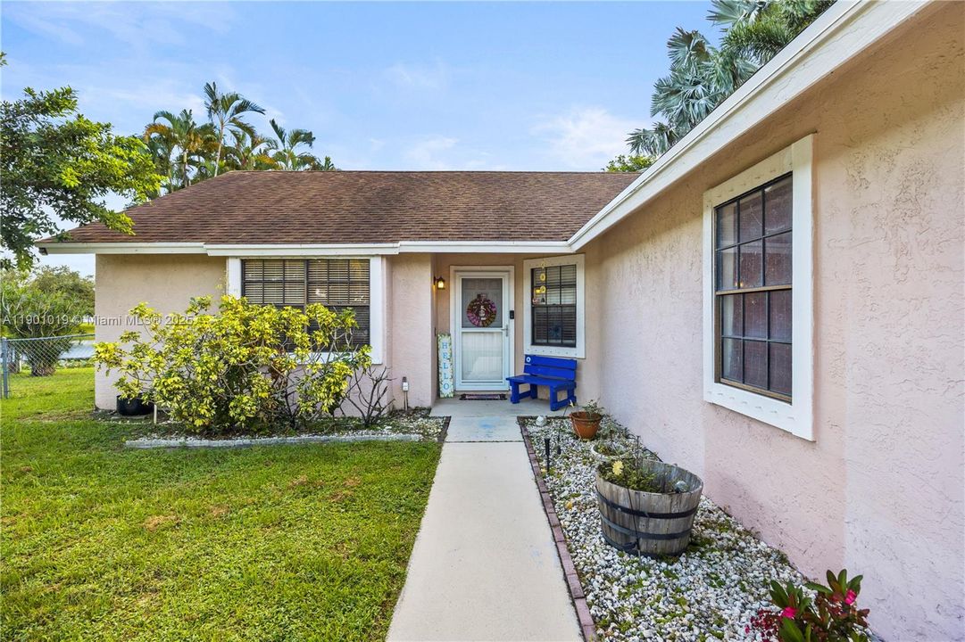 Recently Sold: $399,999 (3 beds, 2 baths, 1614 Square Feet)