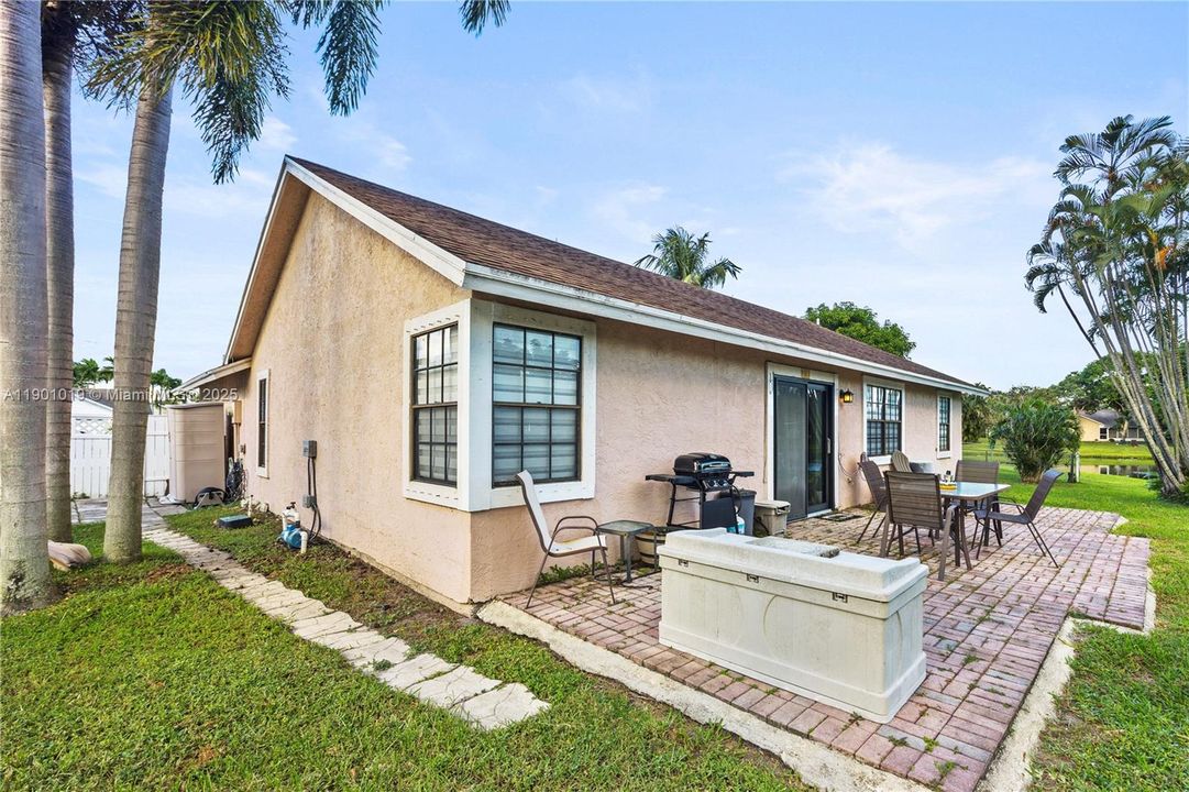 Recently Sold: $399,999 (3 beds, 2 baths, 1614 Square Feet)