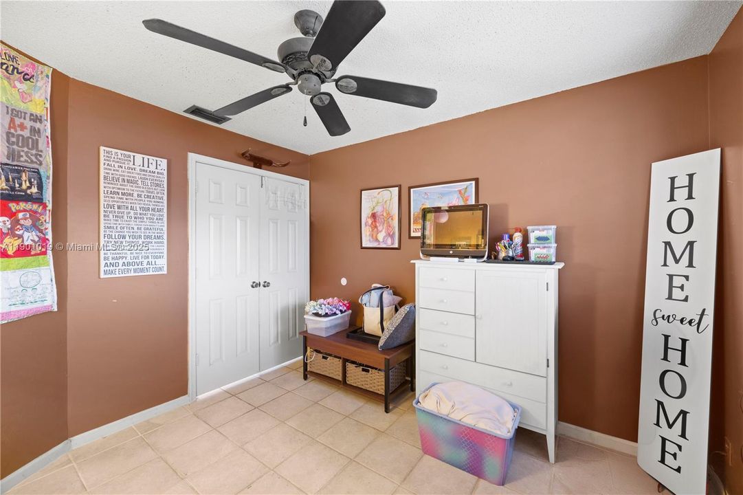 Recently Sold: $399,999 (3 beds, 2 baths, 1614 Square Feet)